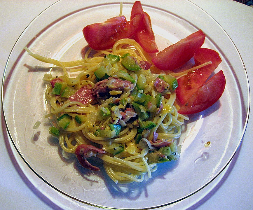 Nudeln mit Zucchini - Schinken - Soße von binchen777 | Chefkoch.de