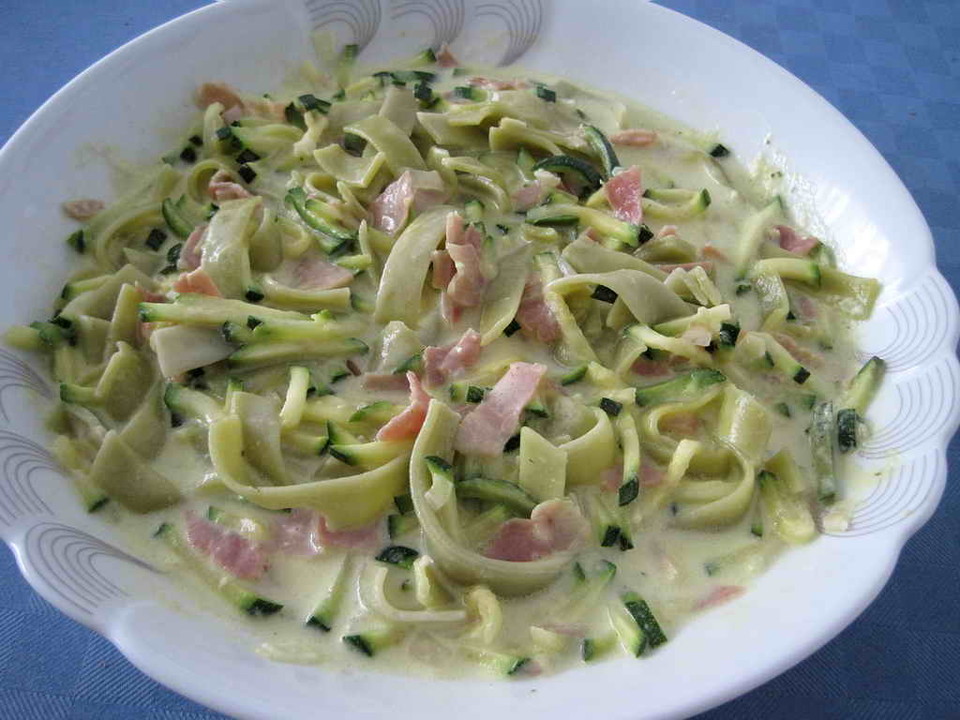 Nudeln mit Zucchini - Schinken - Soße von binchen777 | Chefkoch.de