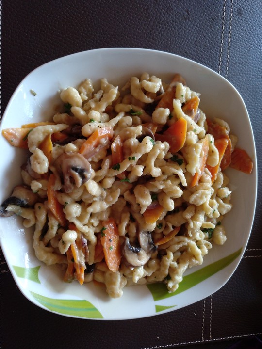 Spätzle mit Champignon-Rahm-Sauce von kochmaus54 | Chefkoch.de