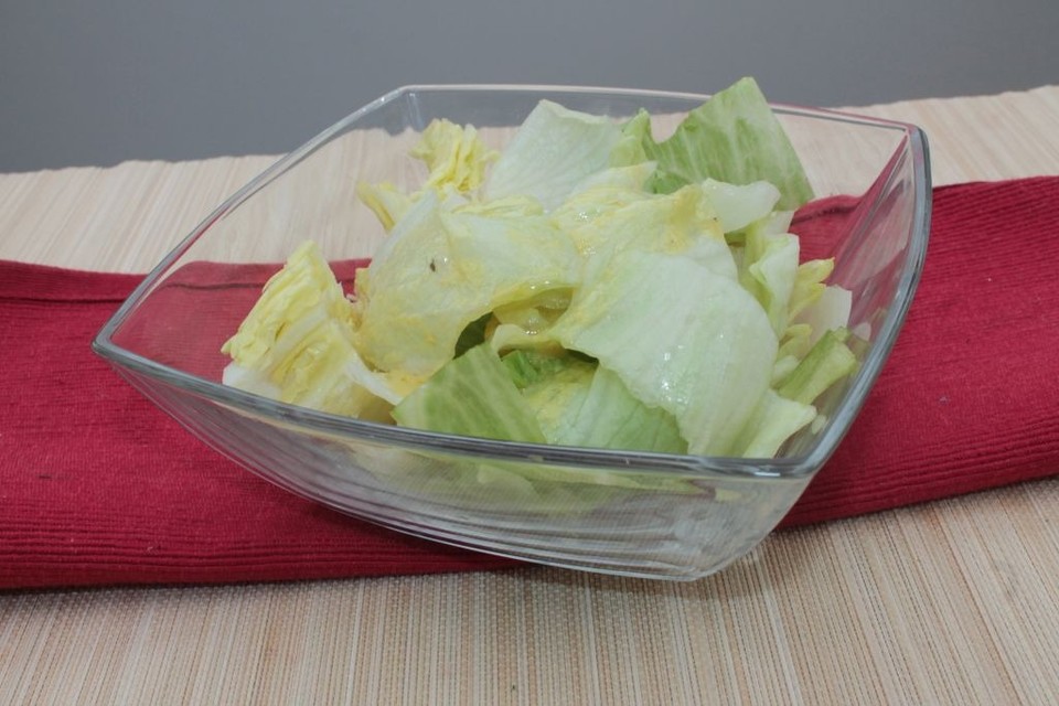 Eisbergsalat mit Senfdressing von Margock | Chefkoch.de