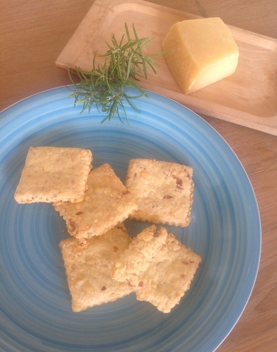 Parmesan-Cracker mit Bacon und Rosmarin von FroNatur | Chefkoch.de