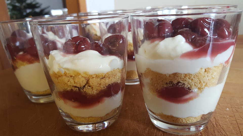 Kirsch-Käsekuchen-Dessert im Glas von Nudili | Chefkoch.de Kirsch-Käsekuchen-Dessert im Glas von Nudili | Chefkoch.de