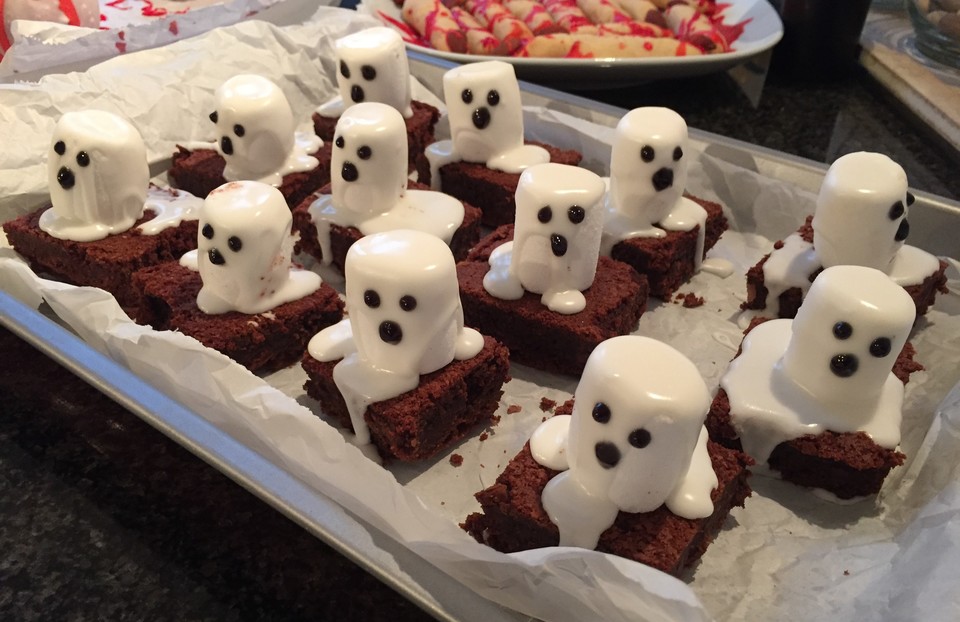 Spooky Halloween Brownies mit Marshmallow Geistern von sardegna92 ...