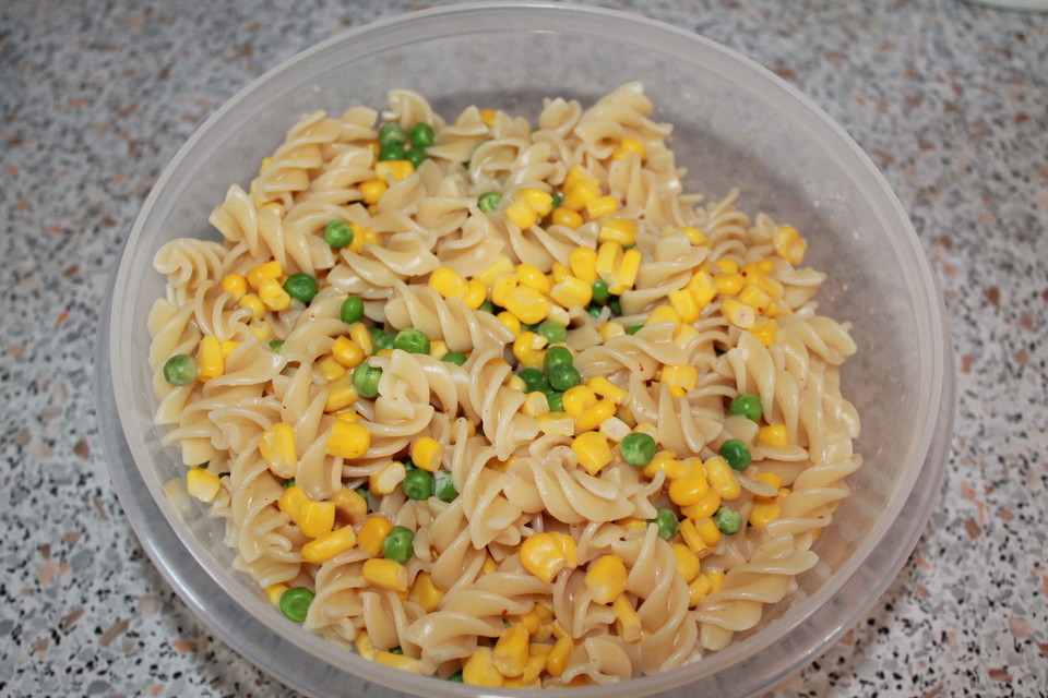 Veganer Nudelsalat mit Erbsen und Mais (Rezept mit Bild) | Chefkoch.de