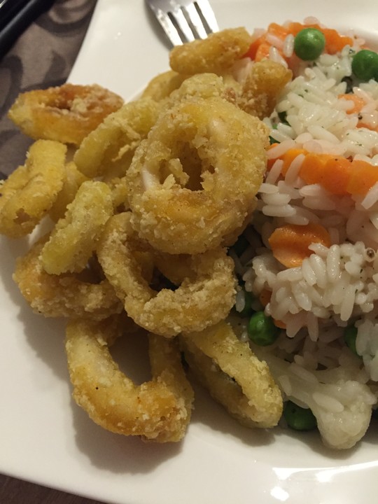 Selbstpanierte Calamari mit Reis und Buttergemüse von Paulina-Rose ...