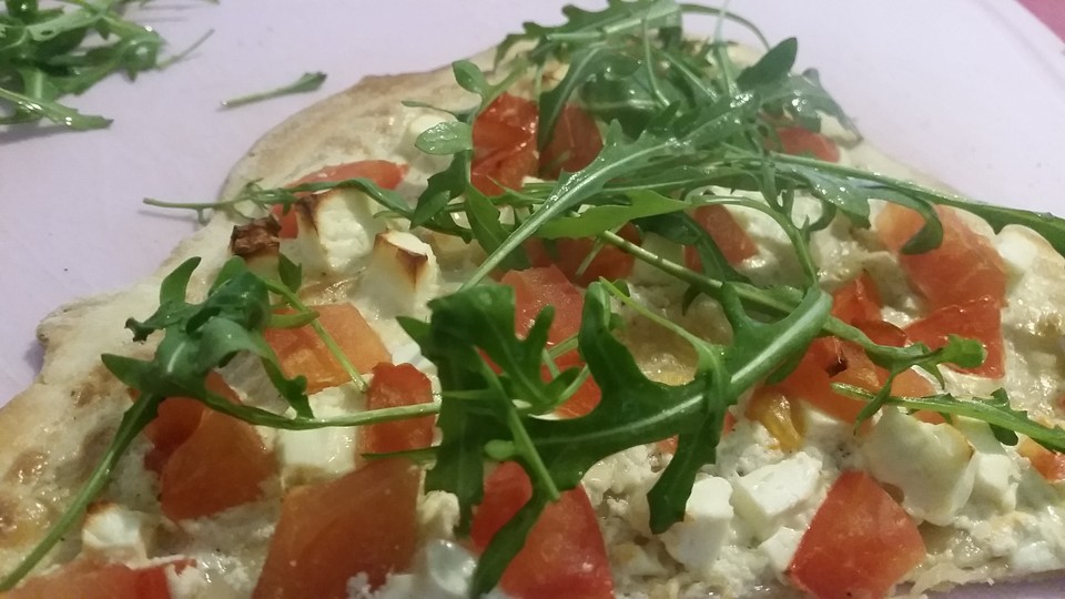 Flammkuchen mit Tomaten, Schafskäse und Rucola von Kartoffel16 ...