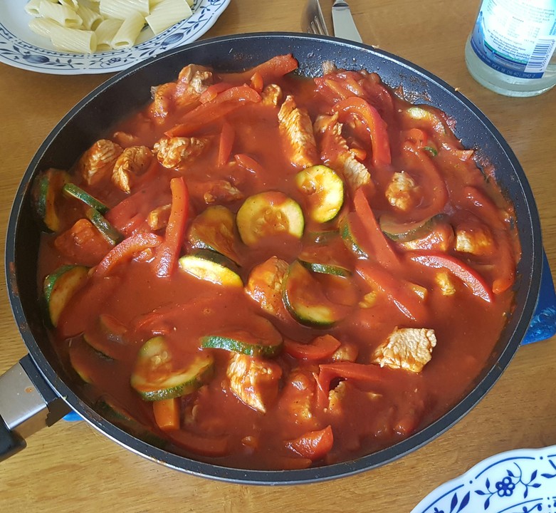 LowCarb ZucchiniPaprikaHähnchenPfanne von La_Cuisine_1990 Chefkoch.de