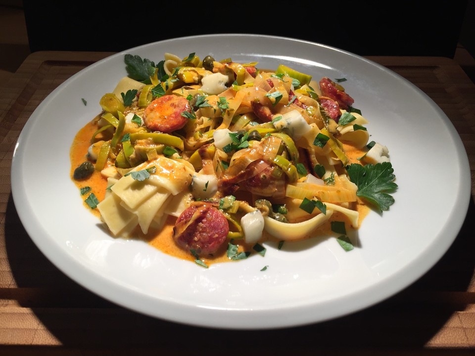 Bandnudeln mit Lauch, Gorgonzola und Chorizo von SessM | Chefkoch.de
