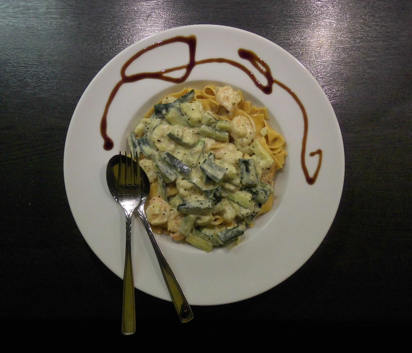 Bandnudeln mit Garnelen und Zucchini von backgitte68 | Chefkoch.de