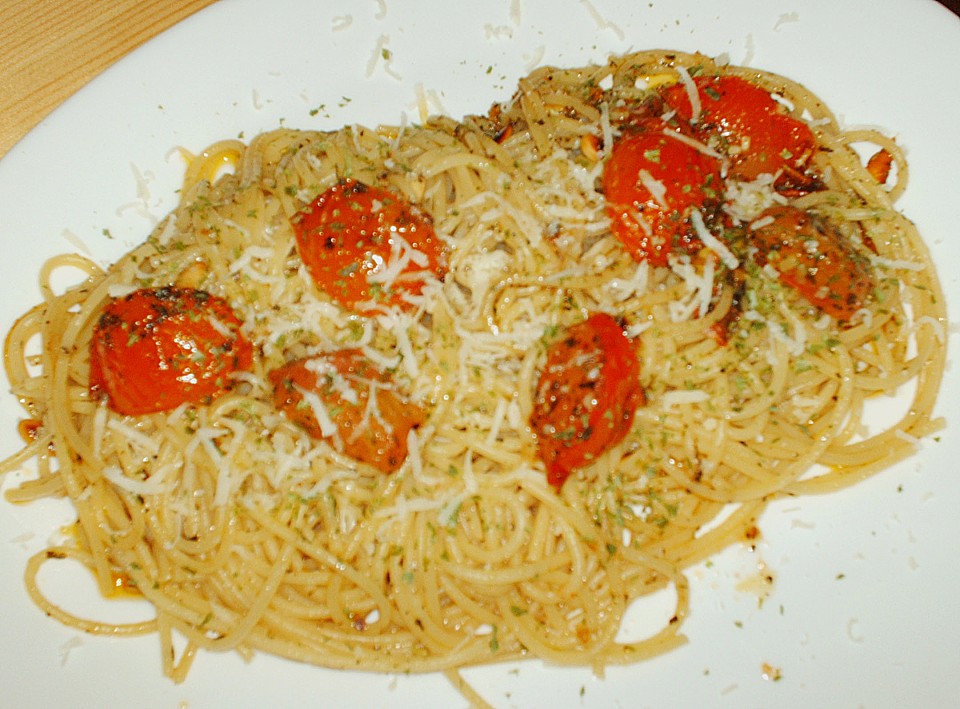 Spaghetti mit Knoblauch, Öl, Tomaten und Petersilie von Bernie2 ...