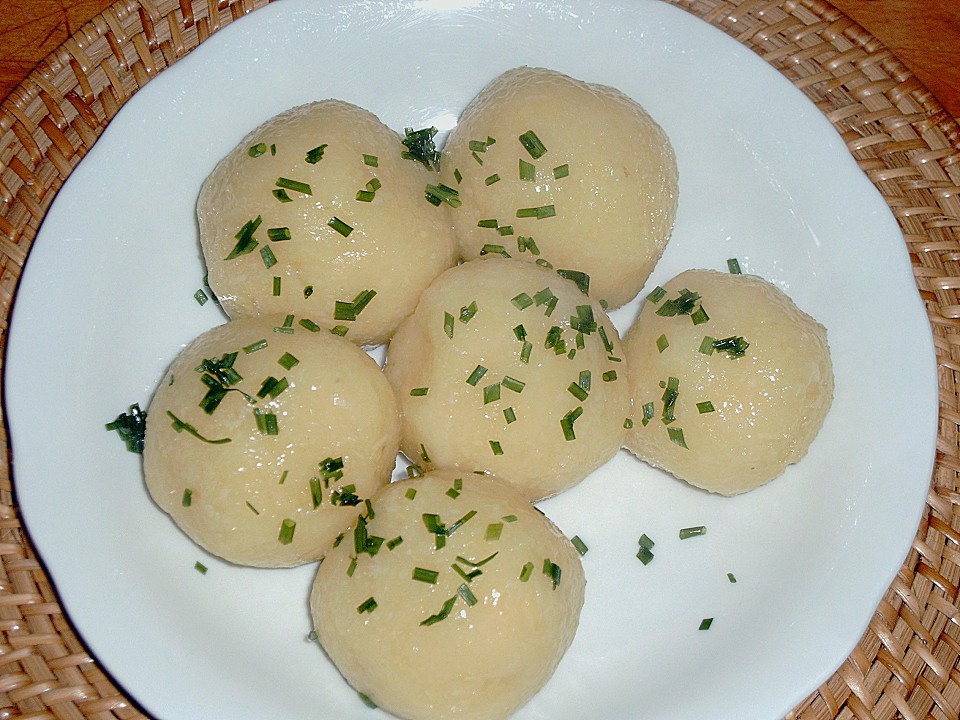 Kartoffelknödel aus gekochten Kartoffeln von Herta | Chefkoch.de