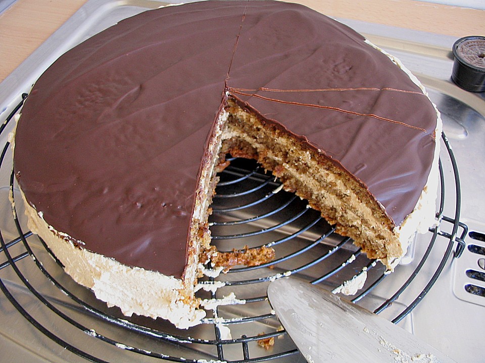 Kaffee - Nuss - Torte von Lari | Chefkoch.de