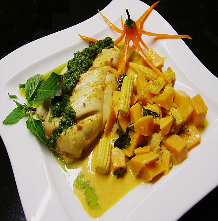 Baked Thai Red Curry Chicken with Coriander Chutney von CookieUK