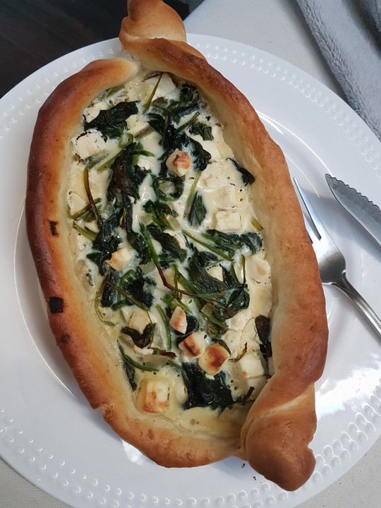 Pide mit Spinat, Schafskäse und Ei von r3sa | Chefkoch.de