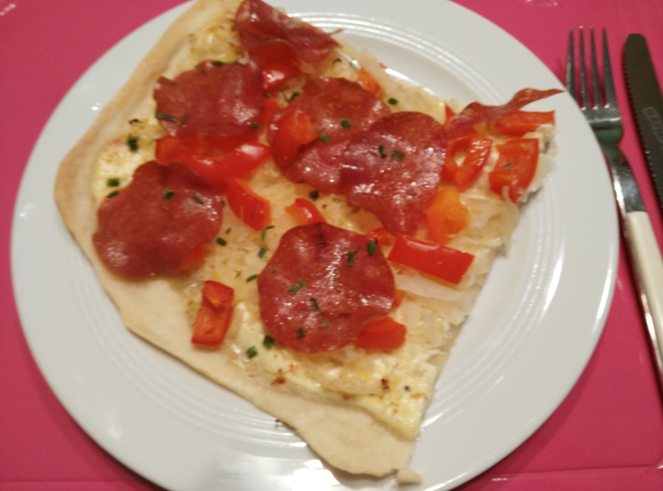 Salami-Flammkuchen mit Sauerkraut von krauti58 | Chefkoch.de