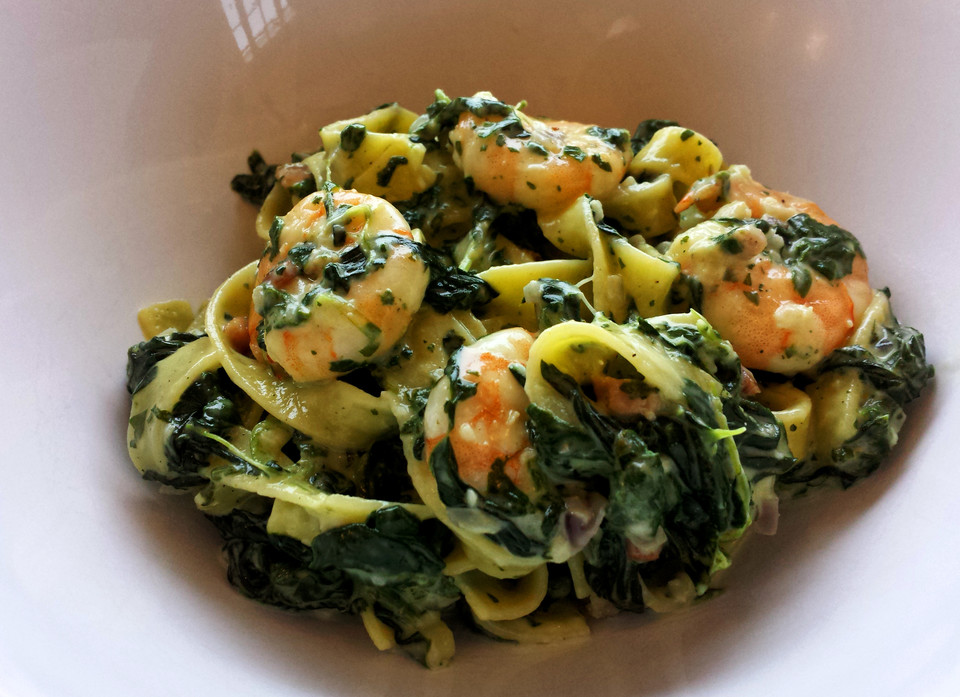 Tagliatelle Mit Garnelen Spinat Und Speck Von Lecuisinier Chefkoch De