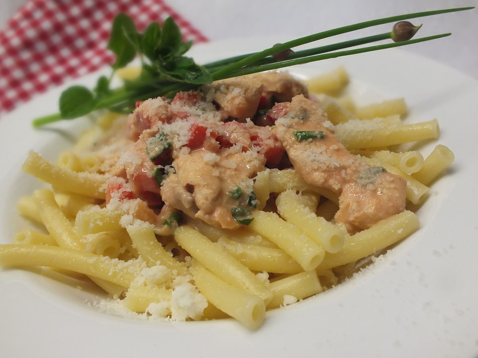 Pasta mit Paprika-Hähnchen-Soße von Serunas | Chefkoch.de