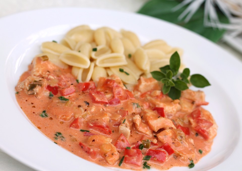Pasta mit Paprika-Hähnchen-Soße von Serunas | Chefkoch.de Pasta mit Paprika-Hähnchen-Soße von Serunas | Chefkoch.de