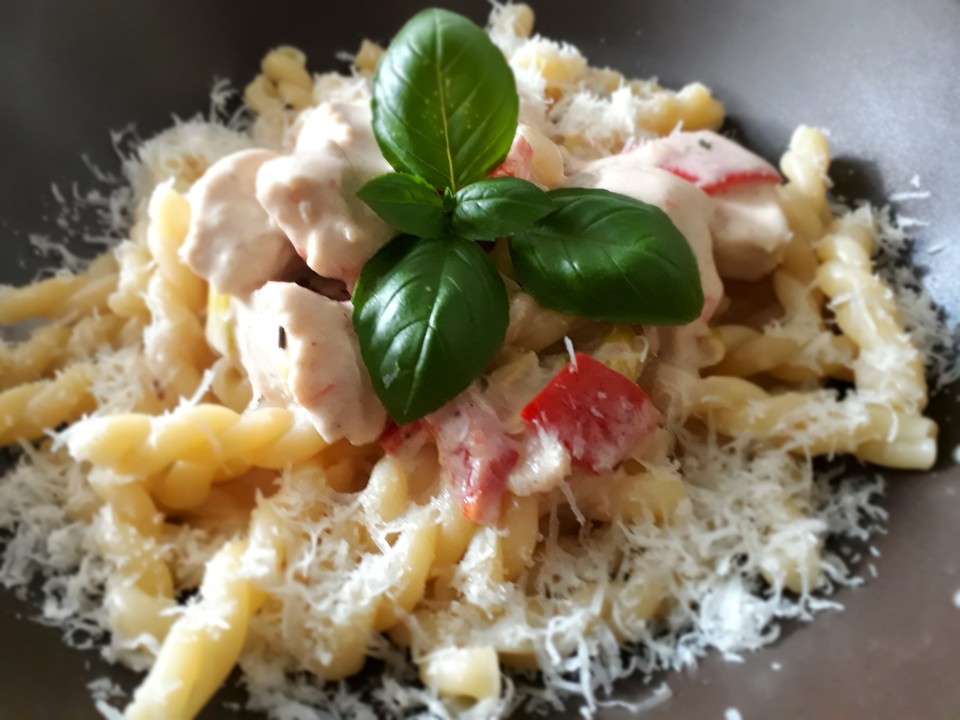 Pasta mit Paprika-Hähnchen-Soße von Serunas | Chefkoch.de