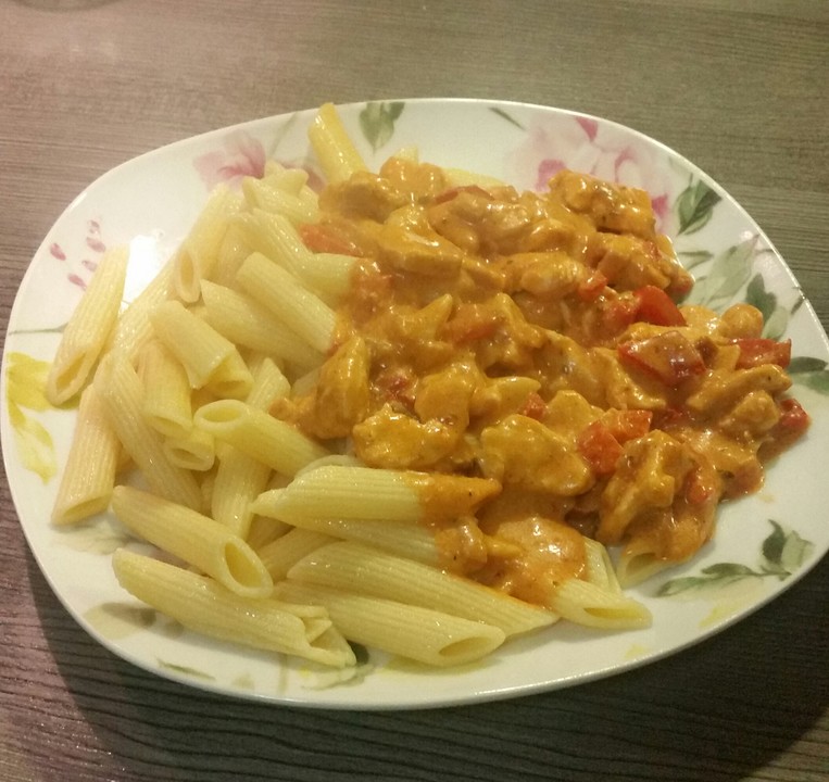 Pasta mit Paprika-Hähnchen-Soße von Serunas | Chefkoch.de