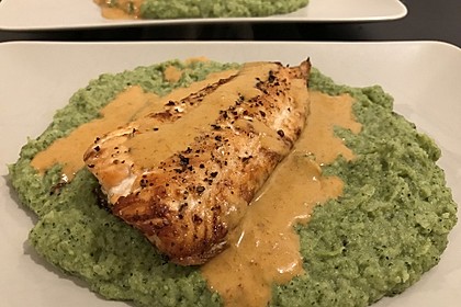 Lachs in Curry-Kokos-Soße mit Brokkolipüree von Cathi75
