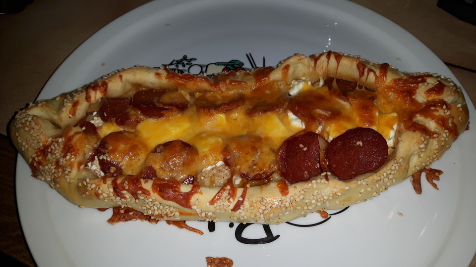 Türkische Pide mit Käse und Sucuk von CookBakery | Chefkoch.de