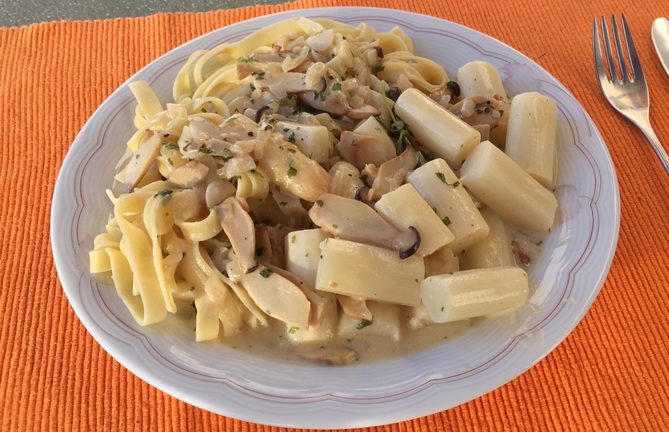 Tagliatelle mit Spargel und Kräuterseitlingen von Phil_van_Dyk ...
