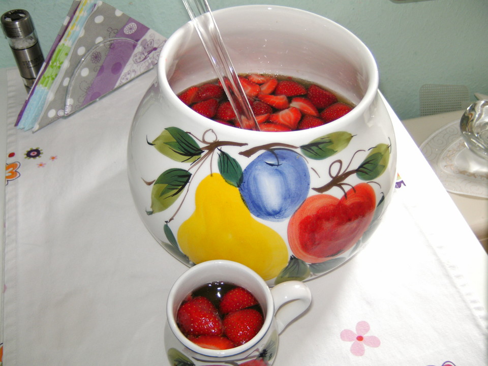 Alkoholfreie Bowle mit Erdbeeren von Anaid55 | Chefkoch.de