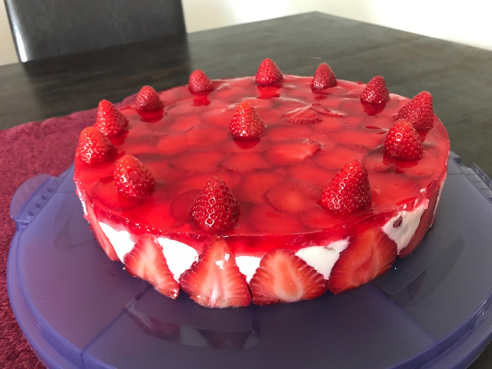 Erdbeer-Joghurt-Torte von velvet-mayhem | Chefkoch.de