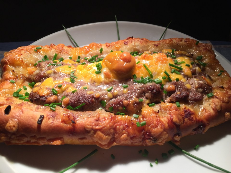 Chatschapuri mit Mozzarella und Hackfleisch von Pallmall1994 | Chefkoch.de