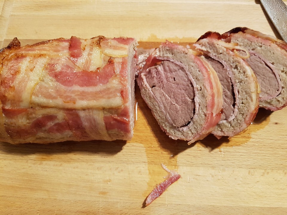 Bacon Bomb mit Schweinefilet im Mett-Schinken-Wirsing-Mantel von ...