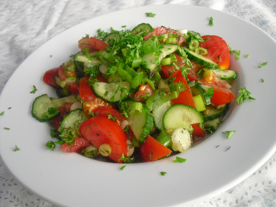 Tomaten-Gurken Salat mit Dill und Petersilie von Bentson | Chefkoch.de