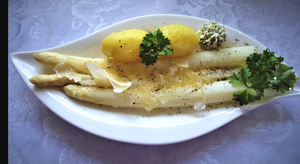 Weißer Spargel mit Butter und Parmesan von ManuGro | Chefkoch.de