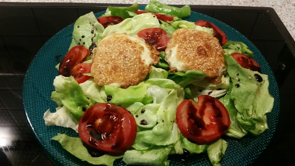 Panierter Mozzarella im Salatbett von küchen_zauber | Chefkoch.de