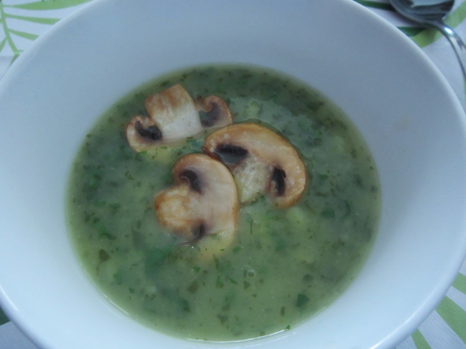 Petersilien-Kartoffel-Suppe mit gebratenen Champignons von Juulee ...