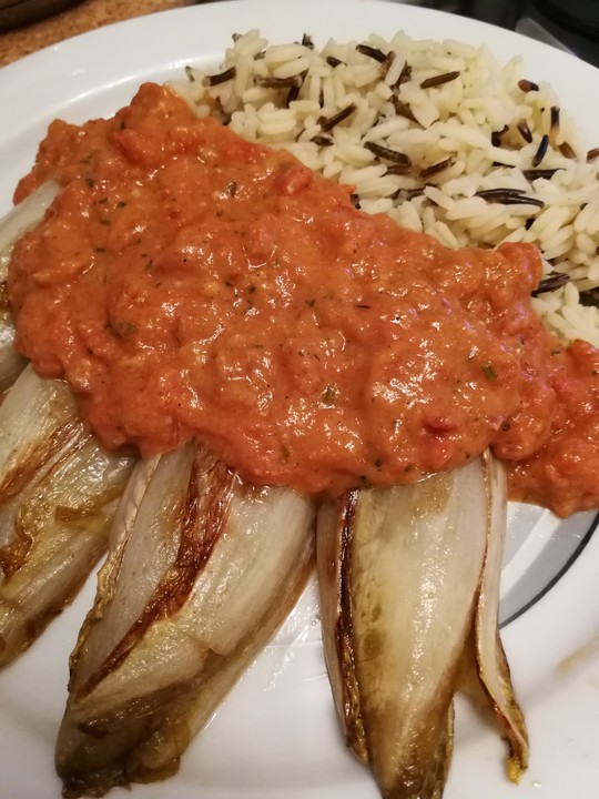 Gekochter Chicoree mit Tomaten-Senf-Meerrettich-Soße von binis ... Gekochter Chicoree mit Tomaten-Senf-Meerrettich-Soße von binis ...