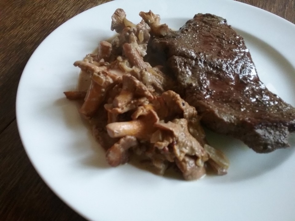 Steaks mit Pfifferlingsoße von sschlumpfine | Chefkoch.de