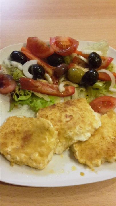 Gebackener Feta auf gemischtem Salat mit Honigdressing von DaisyDancer | Chefkoch.de
