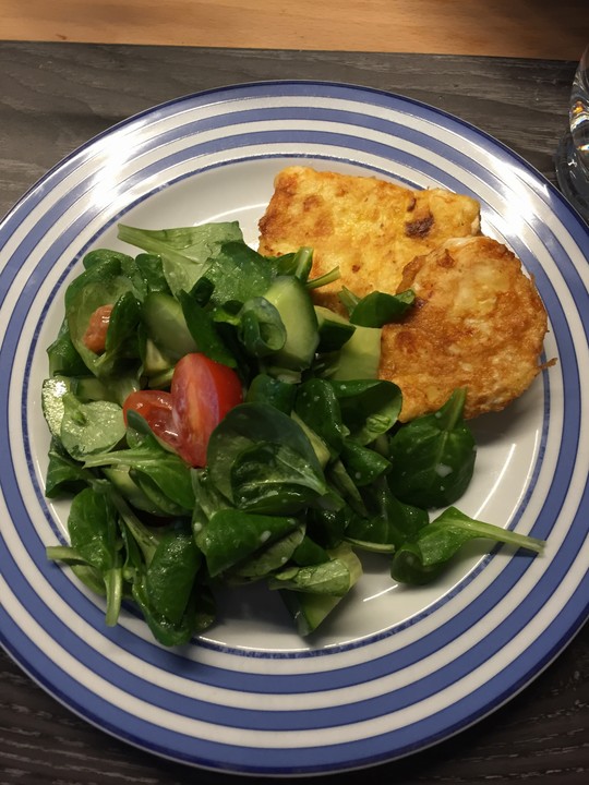 Gebackener Feta auf gemischtem Salat mit Honigdressing von DaisyDancer ...