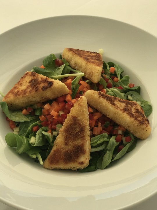 Gebackener Feta auf gemischtem Salat mit Honigdressing von DaisyDancer ...