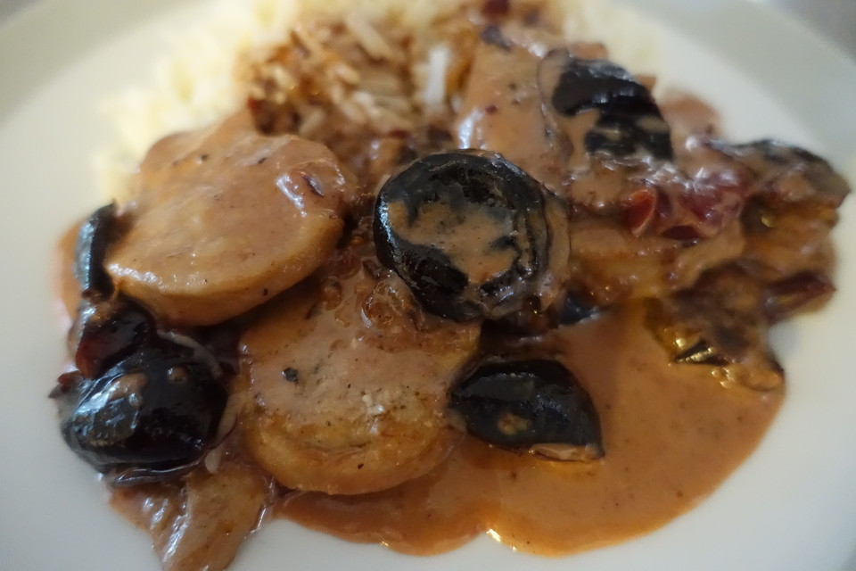 Schweinefilet mit Backpflaumen in Weinsauce