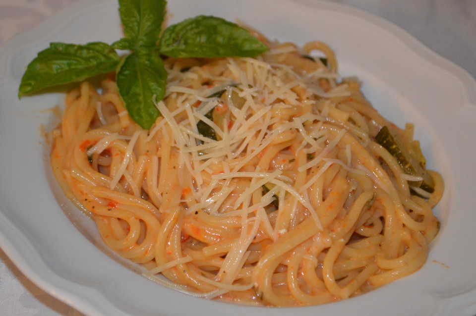 One Pot Pasta mit Zucchini, Tomaten und Parmesan von karinwurst