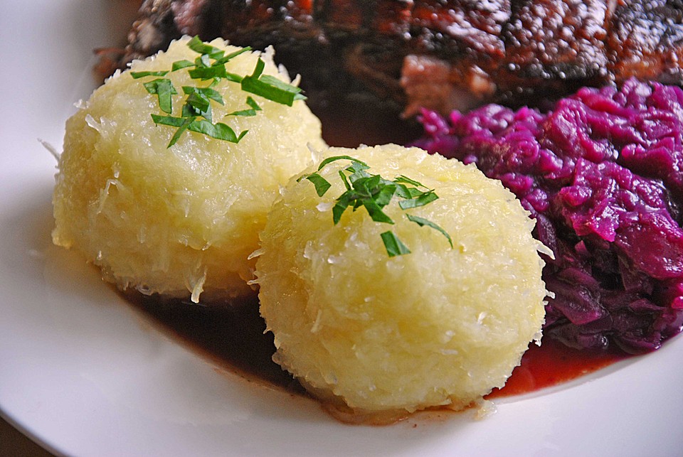 Печеный мэш. Klöße немецкие. Кнодели немецкое блюдо. Thüringer еда.