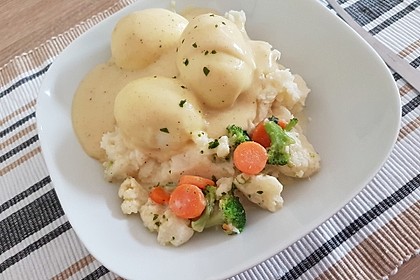 Senfeier mit buntem Gemüse