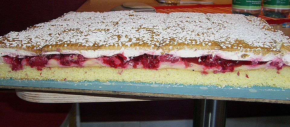 Kirsch - Butterkeks Blechkuchen von stine69 | Chefkoch.de