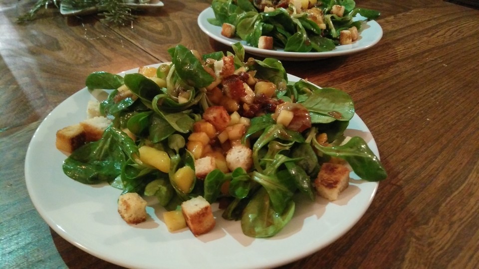 Mango-Feldsalat mit pikantem Speck-Zwiebel-Dressing von binis | Chefkoch.de