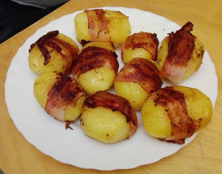 Speck-Kartoffeln mit Kräuterdip von NeGanzSüße | Chefkoch.de