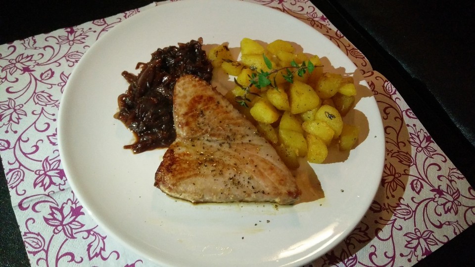 Thunfisch-Steaks mit Balsamico-Zwiebeln und Thymian-Kartoffeln von ...