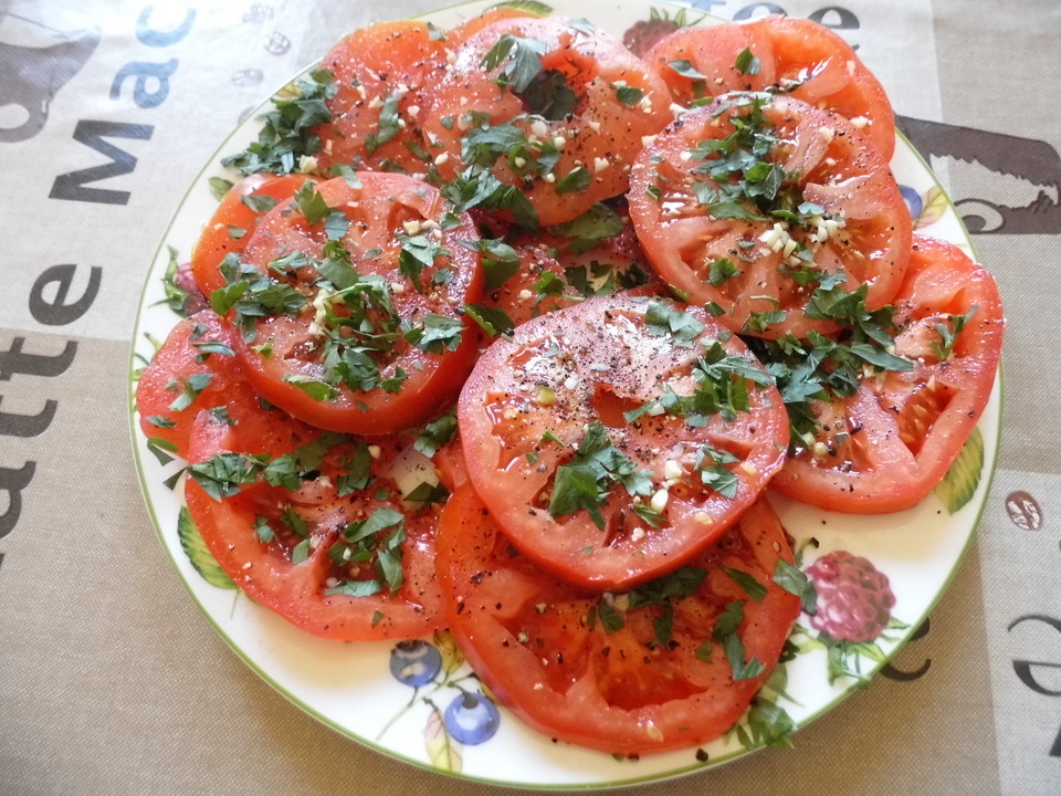 Einfacher Tomatensalat mit Knoblauch von Nanna8197 | Chefkoch.de