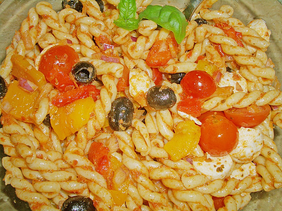 Mediterraner Spaghettisalat mit Pesto rosso von Locke2 | Chefkoch.de